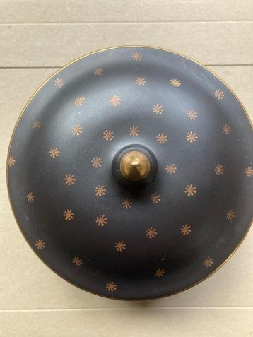 Zwart schaaltje met deksel, plateelbakkerij Gouda beschikbaar voor biedingen