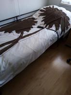 Eenpersoons bed te koop met stalen buizen zwart., 90 cm, Eenpersoons, Ophalen of Verzenden, Zo goed als nieuw