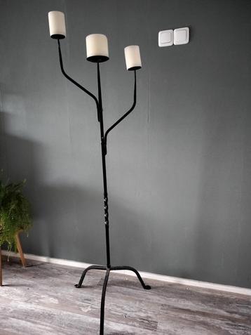 Stijlvolle zwarte kandelaar voor 3 kaarsen beschikbaar voor biedingen