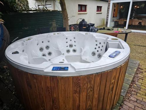 Topmodel Balboa jacuzzi 5-7 personen rond met garantie., Tuin en Terras, Jacuzzi's, Zo goed als nieuw, Ophalen