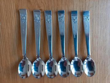 6 RVS theelepels met oldtimers  beschikbaar voor biedingen