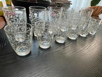 Glazen met fijne print NIEUW beschikbaar voor biedingen