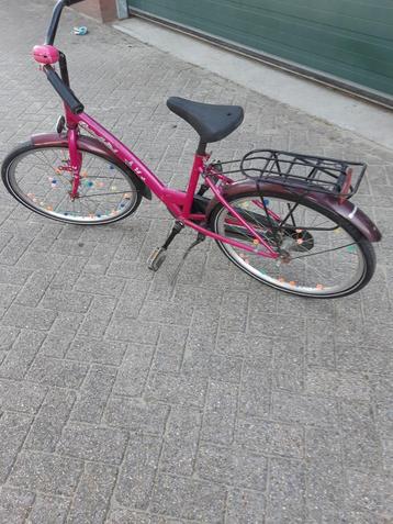 Meisjes fiets beschikbaar voor biedingen