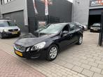 Volvo S60 1.6 T3 Kinetic 1e Eigenaar! Trekhaak Airco NAP APK, Auto's, Voorwielaandrijving, 15 km/l, Gebruikt, 4 cilinders