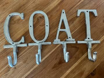 COAT Kapstokhangers - Lettervormig beschikbaar voor biedingen