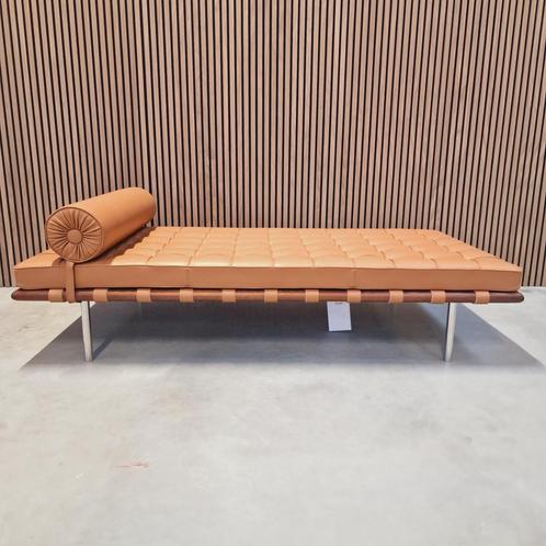 Knoll Barcelona Daybed - Volo Tan, Antiek en Kunst, Antiek | Meubels | Stoelen en Banken, Ophalen of Verzenden