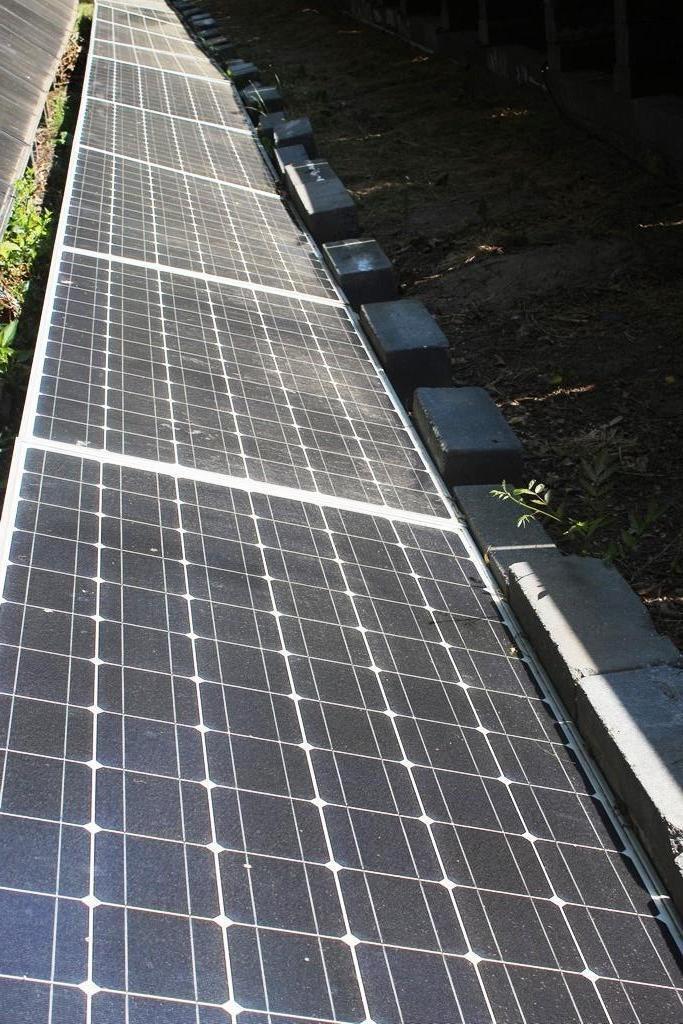 14 x Zonnepanelen ZNSHINESolar ZX200(37)MS plat dak beugel, Doe-het-zelf en Verbouw, Elektra en Kabels, Gebruikt, Ophalen
