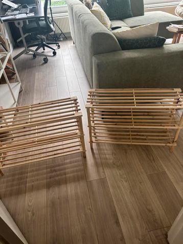 2x houten schoenenrek, demonteerbaar, €10 p/s beschikbaar voor biedingen