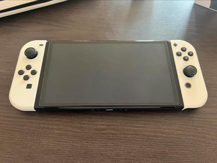 Nintendo Switch OLED met SD kaart + accessories, Spelcomputers en Games, Spelcomputers | Nintendo Switch, Zo goed als nieuw, Switch OLED