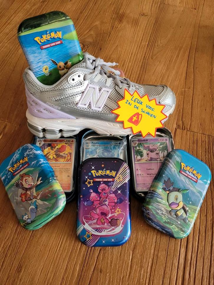 Schoencadeau: blikje vol met Pokémonkaarten!, Hobby en Vrije tijd, Verzamelkaartspellen | Pokémon, Zo goed als nieuw, Meerdere kaarten