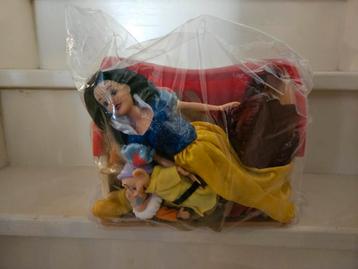 Vintage Disney Sneeuwwitje huis met dwergen beschikbaar voor biedingen