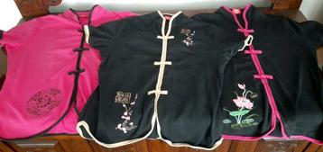 Uniek: 3 authentieke  Chinese T-shirts met borduurwerk  beschikbaar voor biedingen