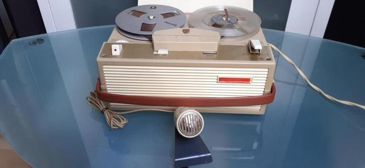 philip vintage sa 6137 met microfoon en tape,s, Audio, Tv en Foto, Bandrecorders, Bandrecorder, Met stofkap, Met banden, Ophalen of Verzenden