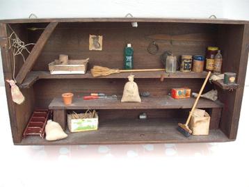  Antiek Poppenhuis-schuurtje / Kijkkastje Gereedschap / Tuin beschikbaar voor biedingen