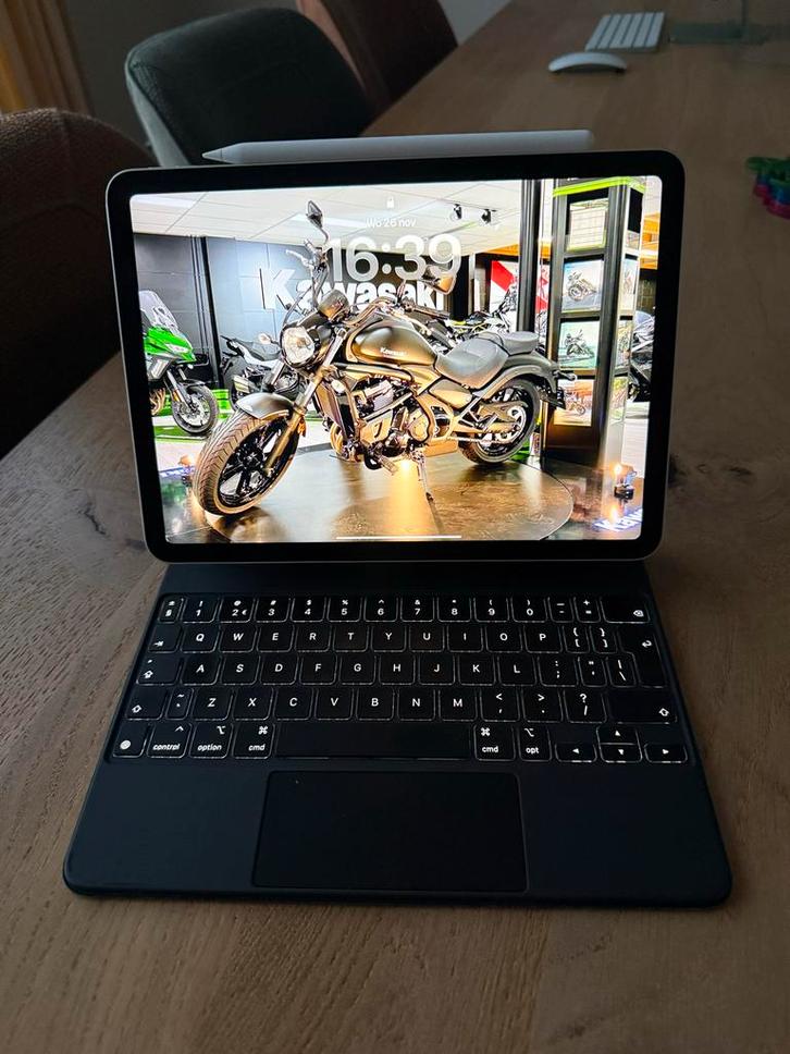 iPad Air 2022 64GB Wifi + Magic Keyboard 11 & Pencil gen 2, Computers en Software, Apple iPads, Gebruikt, Apple iPad Air, Wi-Fi