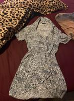 Witte jurkje met panters, Wit, Ophalen of Verzenden, Maat 36 (S), Gedragen