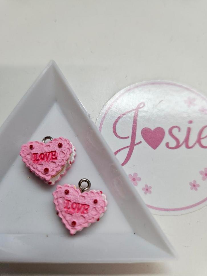 Roze taartjes Hangers #929, Hobby en Vrije tijd, Kralen en Sieraden maken, Nieuw, Hanger, Ophalen