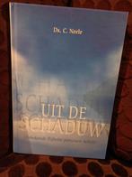 Ds.C.Neele, Uit de schaduw, Ophalen of Verzenden, Zo goed als nieuw