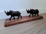 plankje met 2 neushoorns, uit Botswana, Verzamelen, Dierenverzamelingen, Ophalen, Gebruikt, Wild dier, Beeldje of Figuurtje