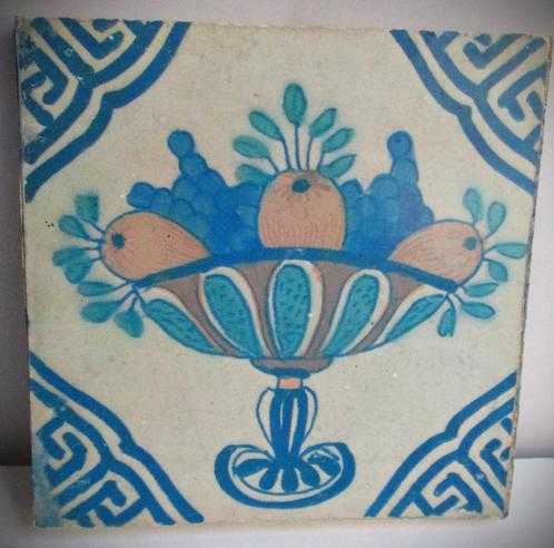 Tegel hout~Fruitschaal 17e eeuw~13 cm~Veelkleurig, Antiek en Kunst, Antiek | Wandborden en Tegels, Ophalen of Verzenden