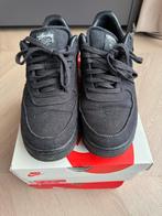 Nike Air Force 1 Stüssy Black - Maat 43, Kleding | Heren, Schoenen, Ophalen of Verzenden, Gedragen, Zwart, Sneakers of Gympen