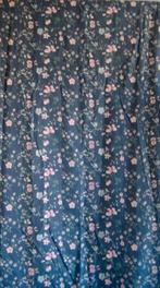 2 GORDIJNEN PETROL BLAUW? MET KLEINE BLOEMEN ,ROZE EN GROEN, Overige kleuren, 200 cm of meer, Ophalen of Verzenden, Zo goed als nieuw