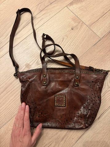 Campomaggi handtas leer beschikbaar voor biedingen