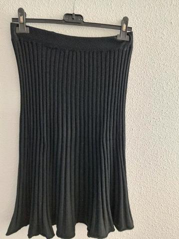 Rok onderkniel.66cm Costes M zwart elast.taille 1xGedragen.  beschikbaar voor biedingen