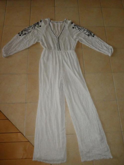 Pull & Bear jumpsuit maat L wijdvallend wit zwart streepje, Kleding | Dames, Jumpsuits, Zo goed als nieuw, Maat 38/40 (M), Wit