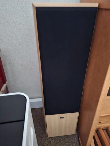 Kolom speakers beschikbaar voor biedingen
