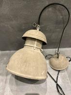 Twee mooie industriele lampen (groen/ grijs), Huis en Inrichting, Lampen | Hanglampen, Ophalen, Gebruikt, Metaal, Minder dan 50 cm