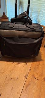 Laptoptas Targus zwart met trekstang en wieltjes
Groot voor, Wieltjes, 30 cm of meer, Gebruikt, Zwart
