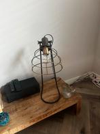 Industriële tafellamp met metalen frame, Huis en Inrichting, Lampen | Vloerlampen, Ophalen, Gebruikt, Metaal, Minder dan 100 cm