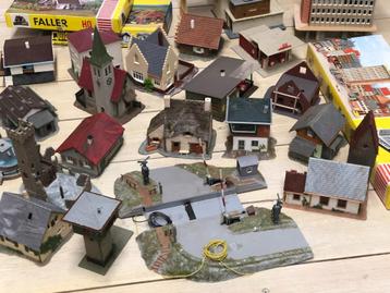 PARTIJ  FLEISCHMANN  RAILS  en  HUISJES  (zie foto,s)  (308) beschikbaar voor biedingen