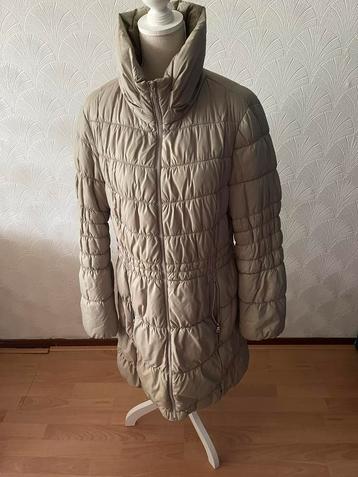 Prachtige gewatteerde jas maat 44 beschikbaar voor biedingen