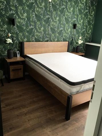 Te complete slaapkamer inrichting. beschikbaar voor biedingen