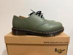 Te koop nieuwe Dr. Martens 1461 Khaki Green maat 44, Postlaan 3, Overige kleuren, Dr Martens, Nieuw