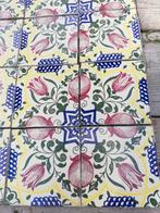 Set 16 kleurrijke tegels 13.1x13.1 cm met tulp, losse tegels, Antiek en Kunst, Antiek | Wandborden en Tegels, Ophalen of Verzenden