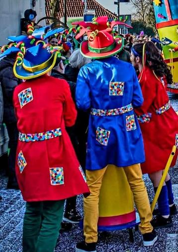 Carnavalspakken, Loopgroep, Optocht, Kleurrijk, Industrieël beschikbaar voor biedingen