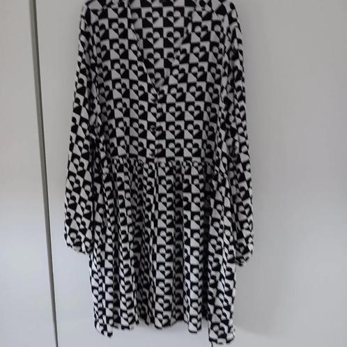 Monki jurk met zwart/wit print of een bloemenprint mt.M, Kleding | Dames, Jurken, Zo goed als nieuw, Maat 38/40 (M), Boven de knie