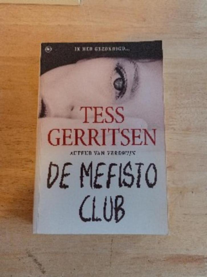 Tess Gerritsen - De Mefisto Club, Boeken, Thrillers, Zo goed als nieuw, Nederland, Ophalen