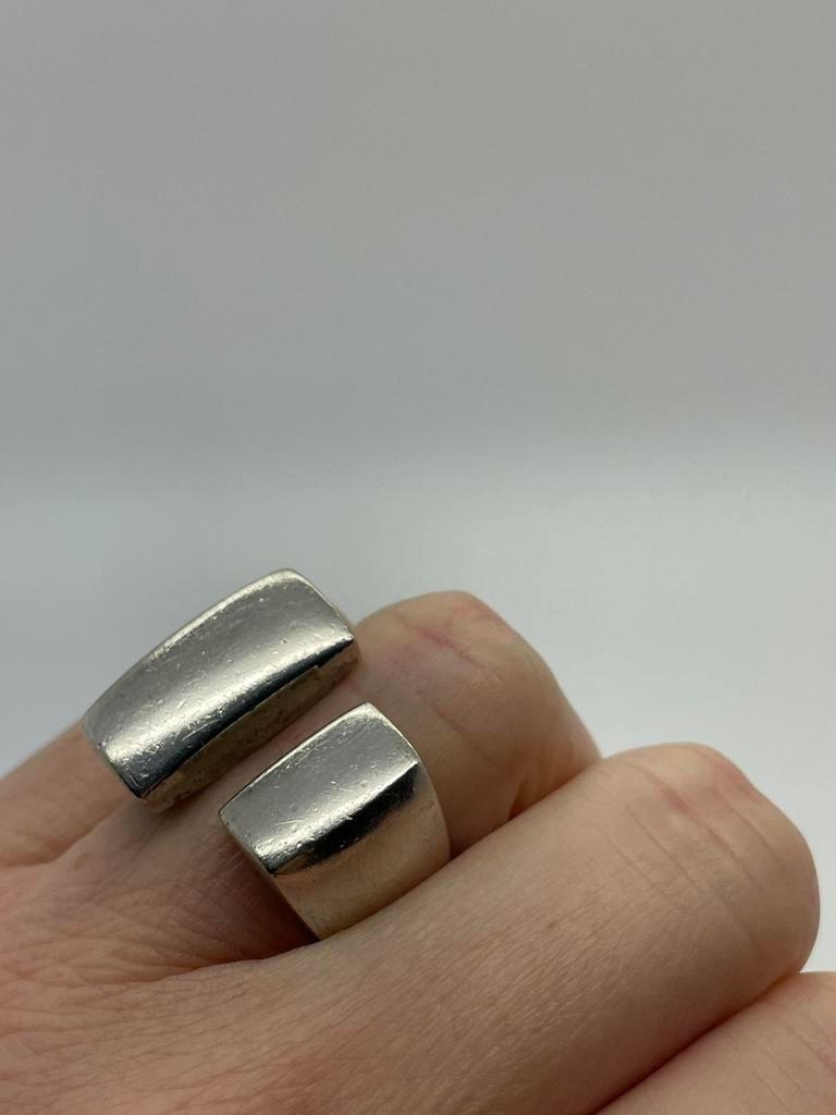 B358 Prachtige zilveren modernist ring (verstelbaar), Ophalen of Verzenden, X, Dame, Zilver