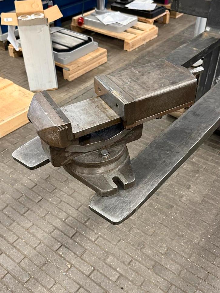 Draaibare Machineklem 150mm Bekbreedte, Doe-het-zelf en Verbouw, Gereedschap | Freesmachines, Ophalen