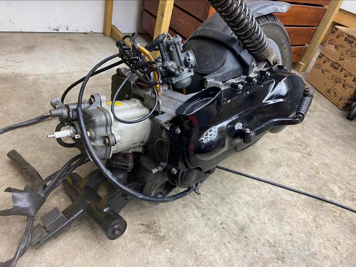 PIAGGIO hexagon 150 cc met papieren, Fietsen en Brommers, Brommeronderdelen | Scooters, Zo goed als nieuw, Piaggio, Blok, Ophalen of Verzenden