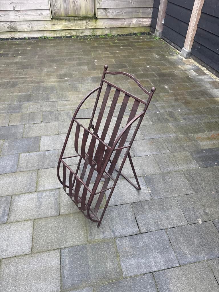 Vintage krantenrek / tijdschriftenrek, Ophalen, Zo goed als nieuw