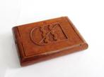 Vintage houten tabak of snuifdoos met snijwerk van de ’60, Ophalen of Verzenden