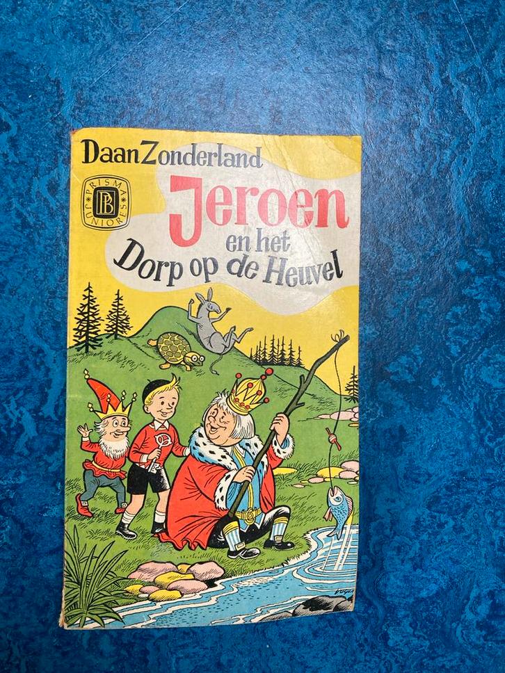 Jeroen en het Dorp op de Heuvel - Daan Zonderland, Boeken, Kinderboeken | Jeugd | onder 10 jaar, Gelezen, Sprookjes, Ophalen of Verzenden