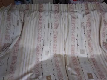 3 Beige gordijnen van 243 cm h en resp. 185 / 185 / 75 cm br beschikbaar voor biedingen