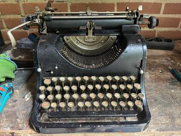 Vintage typemachine! beschikbaar voor biedingen