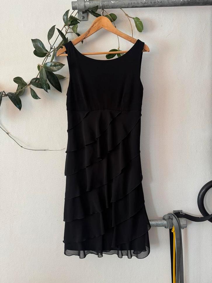 Geweldig zwart cocktailjurkje met volants van Swing maat m, Kleding | Dames, Jurken, Zo goed als nieuw, Maat 38/40 (M), Zwart